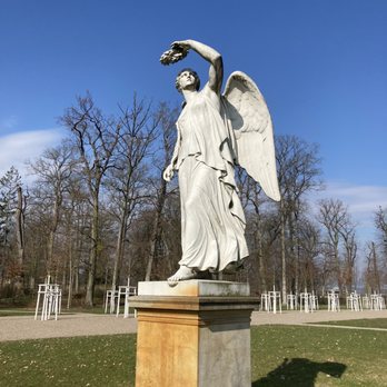 Schlosspark - Skulptur im Schlosspark - Parks Near Me - Neustrelitz, MV