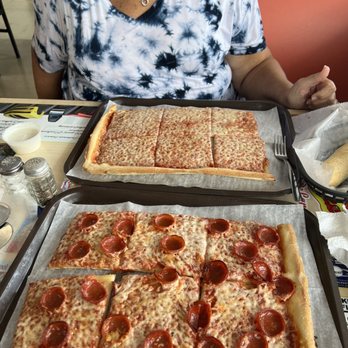 Tom's Pizza - Regular size pizza - Pizza Near Me - DeLand, Florida Tom's Pizza - Regular size pizza - Pizza Near Me - DeLand, Florida