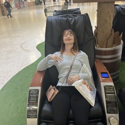 Lima Mall - Free chair