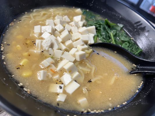 Hawaii Ramen Noodle & Poke Bowl by null