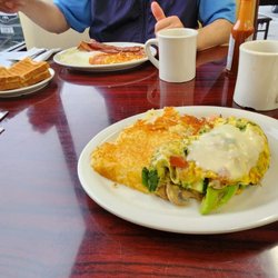 Happy Diner - Veggie omelette is filled w/onions, mushroom, broccoli, zucchini, red bell peppers, asparagus and avocados. Highly recommended.