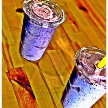 Homespun Kitchen - two glasses of blueberry smoothie - Breakfast & Brunch Near Me - Atlantic Beach, Florida