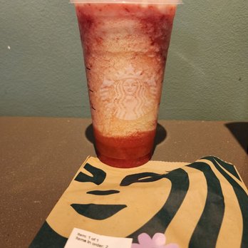 Starbucks - Refreshing Frozen Pineapple Passionfruit Lemonade - Coffee & Tea Near Me - Honolulu, Hawaii Starbucks - Refreshing Frozen Pineapple Passionfruit Lemonade - Coffee & Tea Near Me - Honolulu, Hawaii
