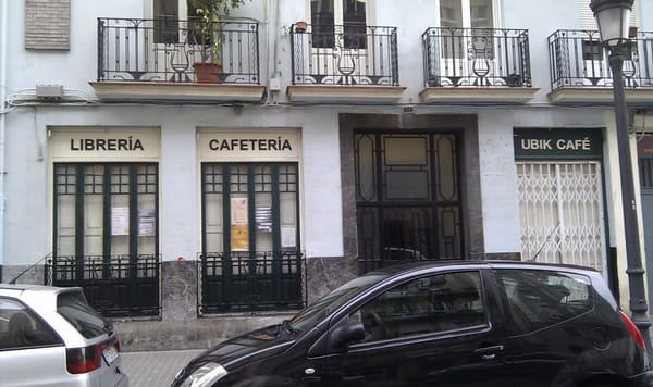 Ubik Café Cafetería Librería by null
