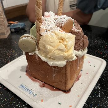 Snowflake Tea House - Macaroon Party Ice Cream - Desserts Near Me - Duluth, Georgia