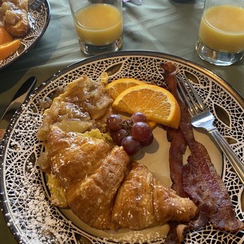 Cashmere Mountain Bed & Breakfast - Breakfast one morning - Bed & Breakfast Near Me - Leavenworth, Washington