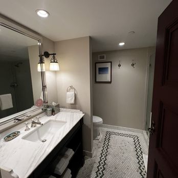 The Reserve at Park MGM - Bathroom Rm 30-24 - Hotels Near Me - Las Vegas, Nevada The Reserve at Park MGM - Bathroom Rm 30-24 - Hotels Near Me - Las Vegas, Nevada