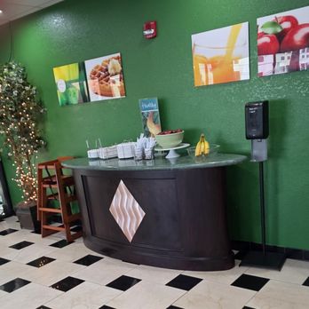 Quality Inn & Suites - Breakfast area: Utensils and Fruit - Hotels Near Me - Mattoon, Illinois Quality Inn & Suites - Breakfast area: Utensils and Fruit - Hotels Near Me - Mattoon, Illinois