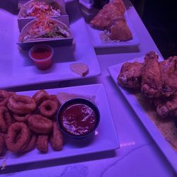 Cayena Lounge - Amazing wings!!! .75 cents a wing