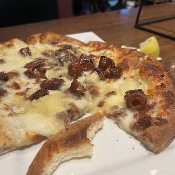 Stuft Pizza Bar & Grill - Date and Bacon Flatbread - Bars Near Me - Palm Desert, California