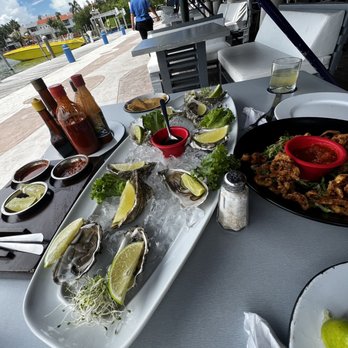 Lighthouse Marina - Oysters - Seafood Near Me - Cancún, ROO