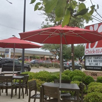 Chick-fil-A - Umbrella seating outside of patio - Fast Food Near Me - Arlington, Texas Chick-fil-A - Umbrella seating outside of patio - Fast Food Near Me - Arlington, Texas