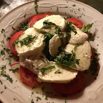 La Vita E Bella - Caprese appetizer... slices mozzarella over tomatoes doused in extra virgin olive oil - Italian Near Me - Seattle, Washington La Vita E Bella - Caprese appetizer... slices mozzarella over tomatoes doused in extra virgin olive oil - Italian Near Me - Seattle, Washington