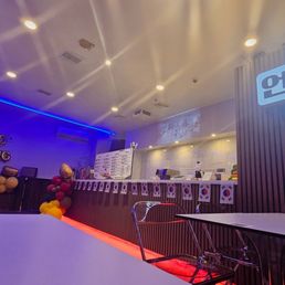 FRONT COUNTER / SEATING FRONT COUNTER / SEATING
