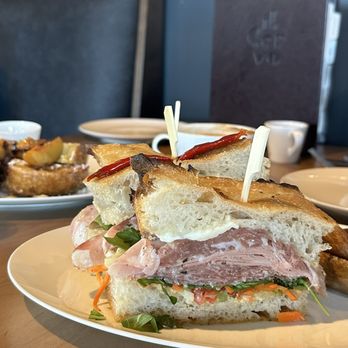 Il Cervo - Panino Alla Focaccia - Cocktail Bars Near Me - Milwaukee, Wisconsin