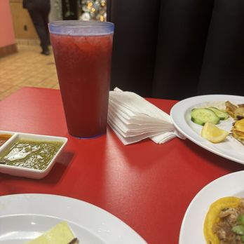 El Mora Restaurant - Agua fresca de fresa - Mexican Near Me - Palmdale, California