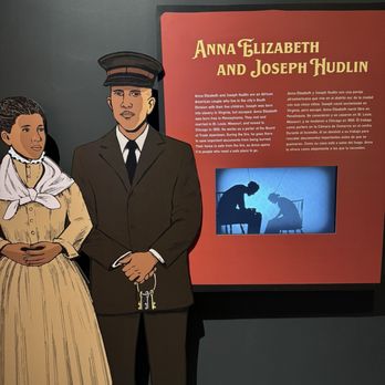 Chicago History Museum - Helpful couple - Museums Near Me - Chicago, Illinois
