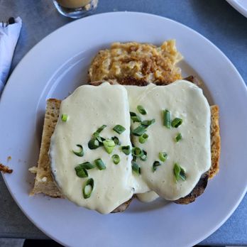 Phoebe's Diner - Eggs benedict wirh potato mash - American Near Me - Austin, Texas Phoebe's Diner - Eggs benedict wirh potato mash - American Near Me - Austin, Texas