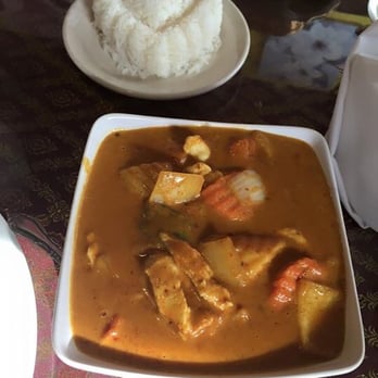 Elephant Cafe - Yellow curry with chicken (May 2015) - Thai Near Me - Lake Forest, California Elephant Cafe - Yellow curry with chicken (May 2015) - Thai Near Me - Lake Forest, California