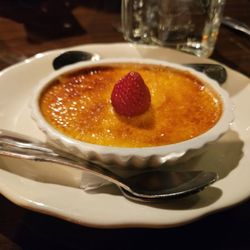 Zesti Restaurant - Creme brulee