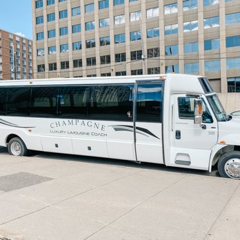 Champagne Limos - Limos Near Me