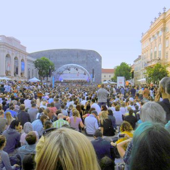 Museumsquartier MQ - Huge crowd in the MQ for the Wiener Symphoniker concert - Museums Near Me - Vienna, 9 Museumsquartier MQ - Huge crowd in the MQ for the Wiener Symphoniker concert - Museums Near Me - Vienna, 9