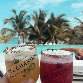 SLS Cancún - Pool drinks - Real Estate Agents Near Me - Cancún, ROO