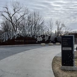 Raccoon River Park - Raccoon River Park Plaza