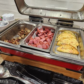 Hampton Inn Provo - Breakfast offerings. Plus cereal, yogurt, fruits, waffles etc. - Hotels Near Me - Provo, Utah Hampton Inn Provo - Breakfast offerings. Plus cereal, yogurt, fruits, waffles etc. - Hotels Near Me - Provo, Utah