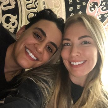 My teeth are on the right.