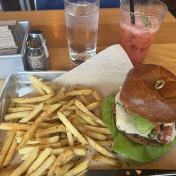 Tipsy Cow Burger Bar - Redmond - Burger and tipsy lemonade - Burgers Near Me - Redmond, Washington