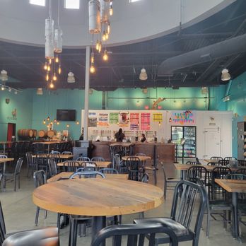 Strangeways Brewing - Interior - Breweries Near Me - Williamsburg, Virginia