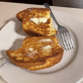 Mo's Place - two pieces of bread on a plate with a fork - New American Near Me - Hanson, Massachusetts