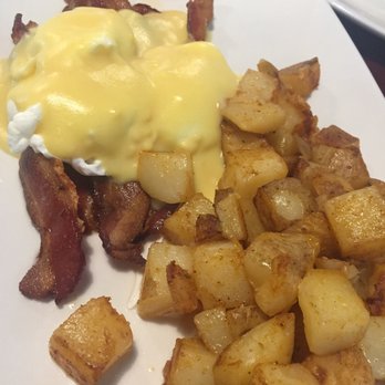 Sunbeam Grill - Bacon Benedict without English muffin - Breakfast & Brunch Near Me - Oakville, Ontario