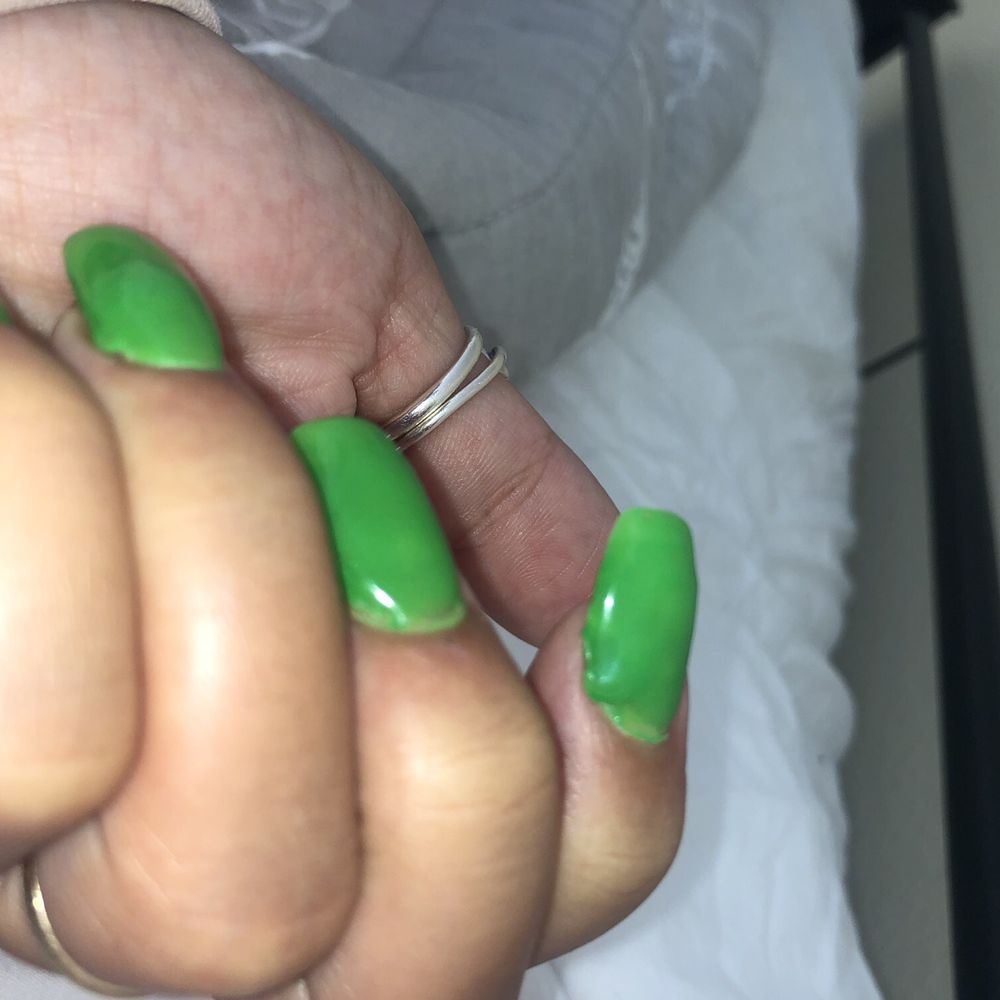 Ocean Nail Spa - Clumped sns on top of my skin - Nail Salons Near Me - Southern Shores, North Carolina