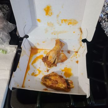 Buffalo Wild Wings - Buffalo hot - American Near Me - Sandusky, Ohio