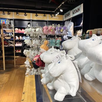 Kinokuniya Bookstore - Bookstores Near Me - New York, New York