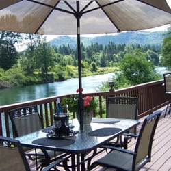 Lewis River Bed & Breakfast - Relax on the Lewis River!