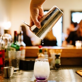 Session Taproom + Kitchen - Handmade cocktails using local spirits - Pizza Near Me - Campbell River, British Columbia