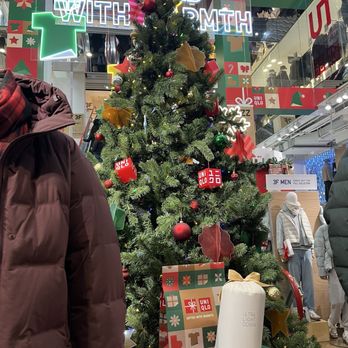 UNIQLO - Christmas Tree - Women's Clothing Near Me - New York, New York