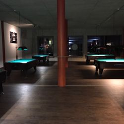 Billard-Bar Lyss - Die 6 Billard Tische...bereit zum bespielen.