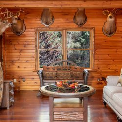 Enchanted Forest Luxury Cabin - First floor seating area