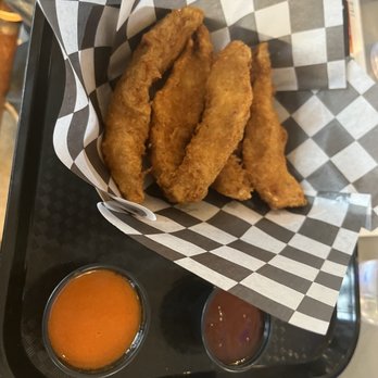 Budd Dairy Food Hall - 5 finger - Chicken Shop Near Me - Columbus, Ohio