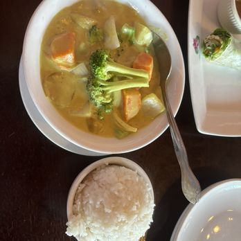 Square Lotus - Yellow Curry (vegetarian) - Vietnamese Near Me - Bellevue, Washington Square Lotus - Yellow Curry (vegetarian) - Vietnamese Near Me - Bellevue, Washington