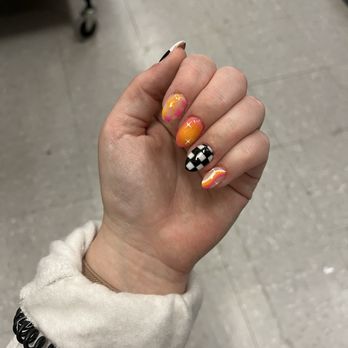 Qtie Nails - Nail Salons Near Me - Pendleton, Indiana