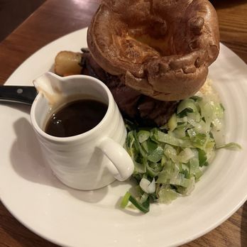 The Swan - Sunday roast beef - Pubs Near Me - London, XGL