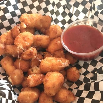 Izzy Hops - Cheese curds - Burgers Near Me - Milwaukee, Wisconsin