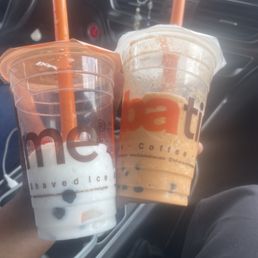 Lychee smoothie and Thai tea smoothie Lychee smoothie and Thai tea smoothie