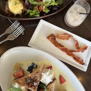 HAVEN Riverfront Restaurant & Bar - French toast and short rib Benedict - New American Near Me - Edgewater, New Jersey HAVEN Riverfront Restaurant & Bar - French toast and short rib Benedict - New American Near Me - Edgewater, New Jersey