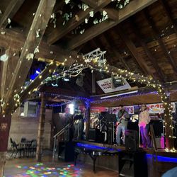 Woody's Bar & Grill - Live music